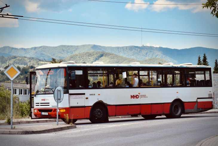 Ako sa župy snažia pritiahnuť pravidelných cestujúcich do verejnej dopravy