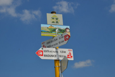 Rozcestník na Vážskej cyklotrase