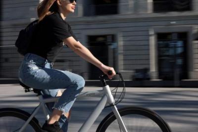 Cyklistka ilustačný obrázok